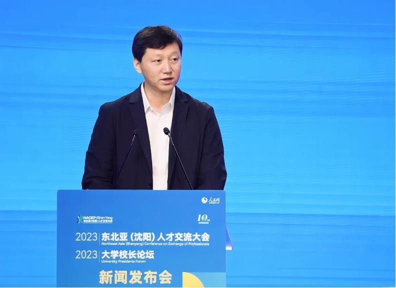 中國(guó)高等教育學(xué)會(huì)副秘書(shū)長(zhǎng)吳英策致辭。人民網(wǎng)記者 馬天翼攝