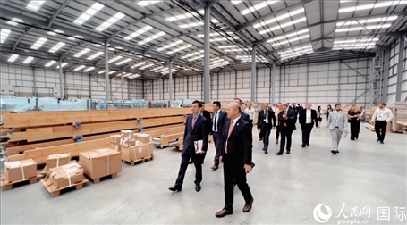 圖為旗艦倉現(xiàn)場。人民網(wǎng) 郭錦標(biāo)攝