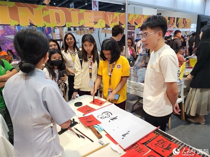 中國圖書展亮相第43屆菲律賓馬尼拉國際書展。人民網(wǎng)記者 樊帆攝