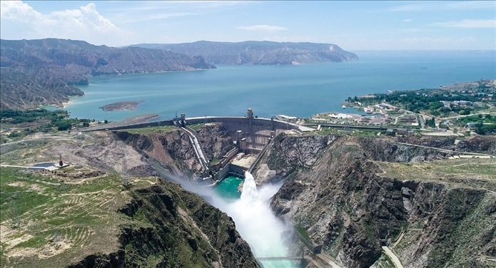 龍羊峽水電站開閘放水。國家電投黃河公司供圖