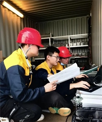 △2022年，長征十一號運(yùn)載火箭在我國黃海以“一箭五星”方式成功發(fā)射。哈爾濱工程大學(xué)船海結(jié)構(gòu)物安全與舒適性團(tuán)隊為發(fā)射船進(jìn)行結(jié)構(gòu)動態(tài)監(jiān)測。