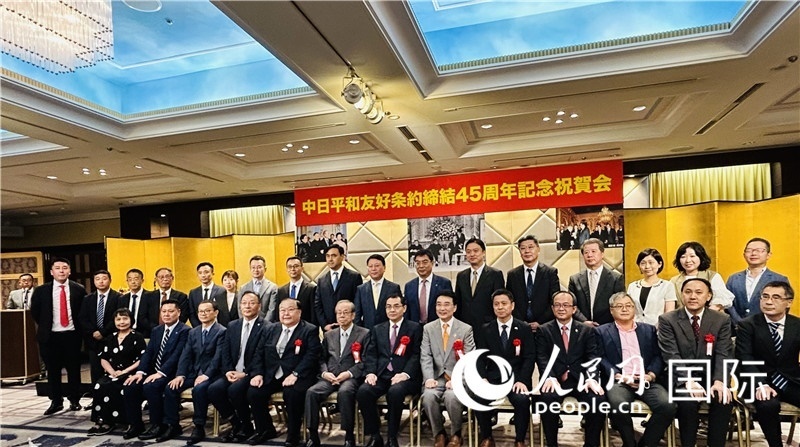 到場(chǎng)嘉賓合影留念。人民網(wǎng) 蔣曉辰攝