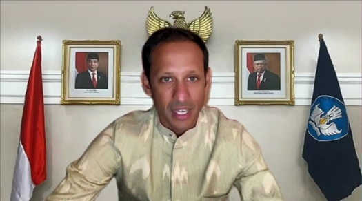 印尼教育、文化、研究和技術(shù)部部長納迪姆·馬卡里姆發(fā)表視頻致辭（清華大學(xué)東南亞中心供圖）