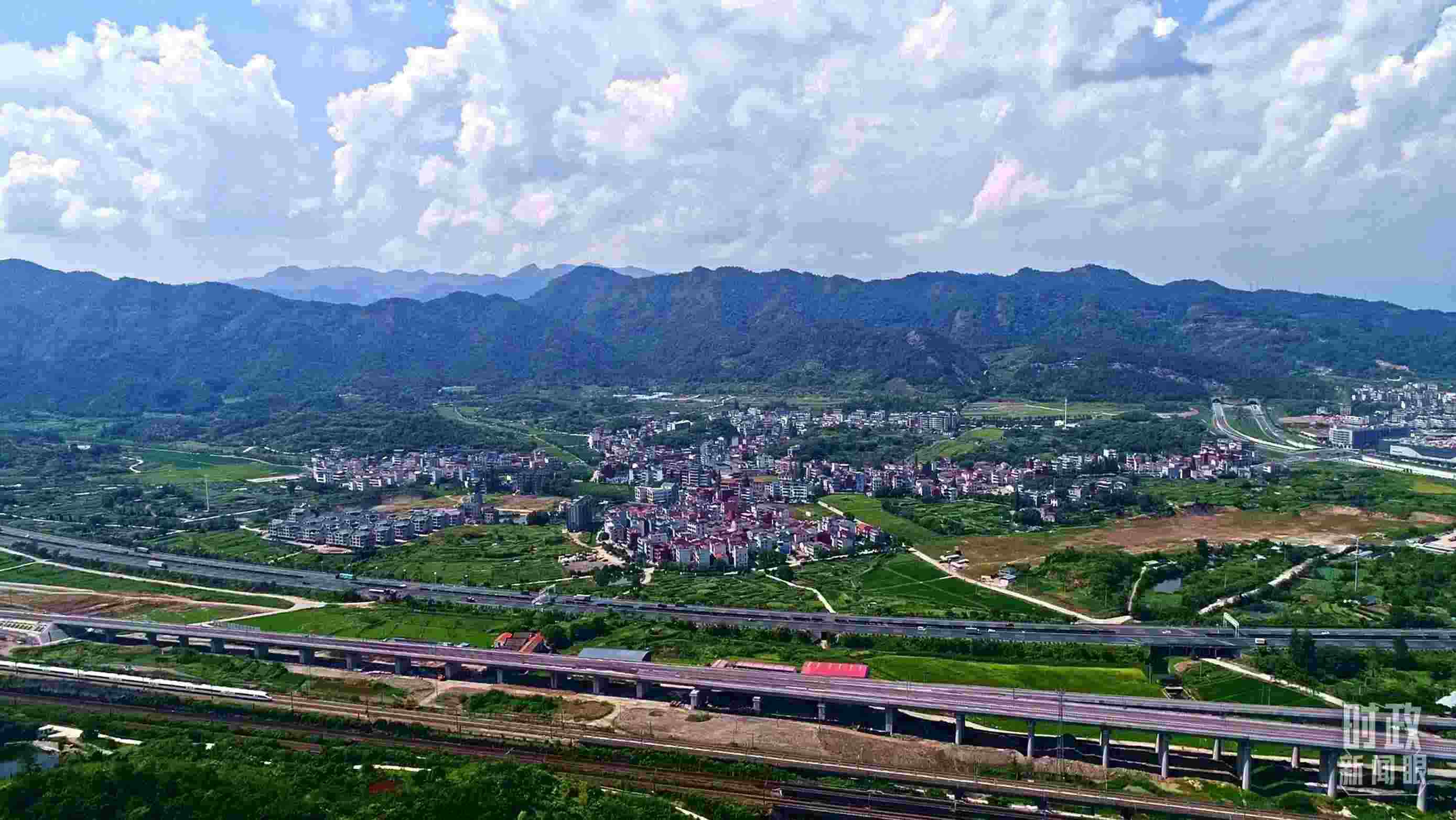 △李祖村航拍。（總臺(tái)央視記者范凱拍攝）