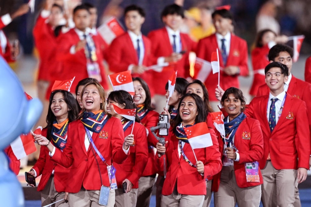 新加坡代表團(tuán)在開(kāi)幕式上入場(chǎng)。