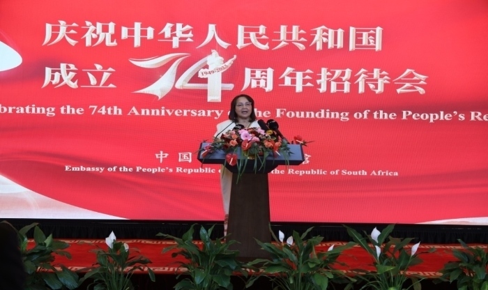 德利萊代表南政府向中國政府和人民致以誠摯祝賀。中國駐南非使館供圖