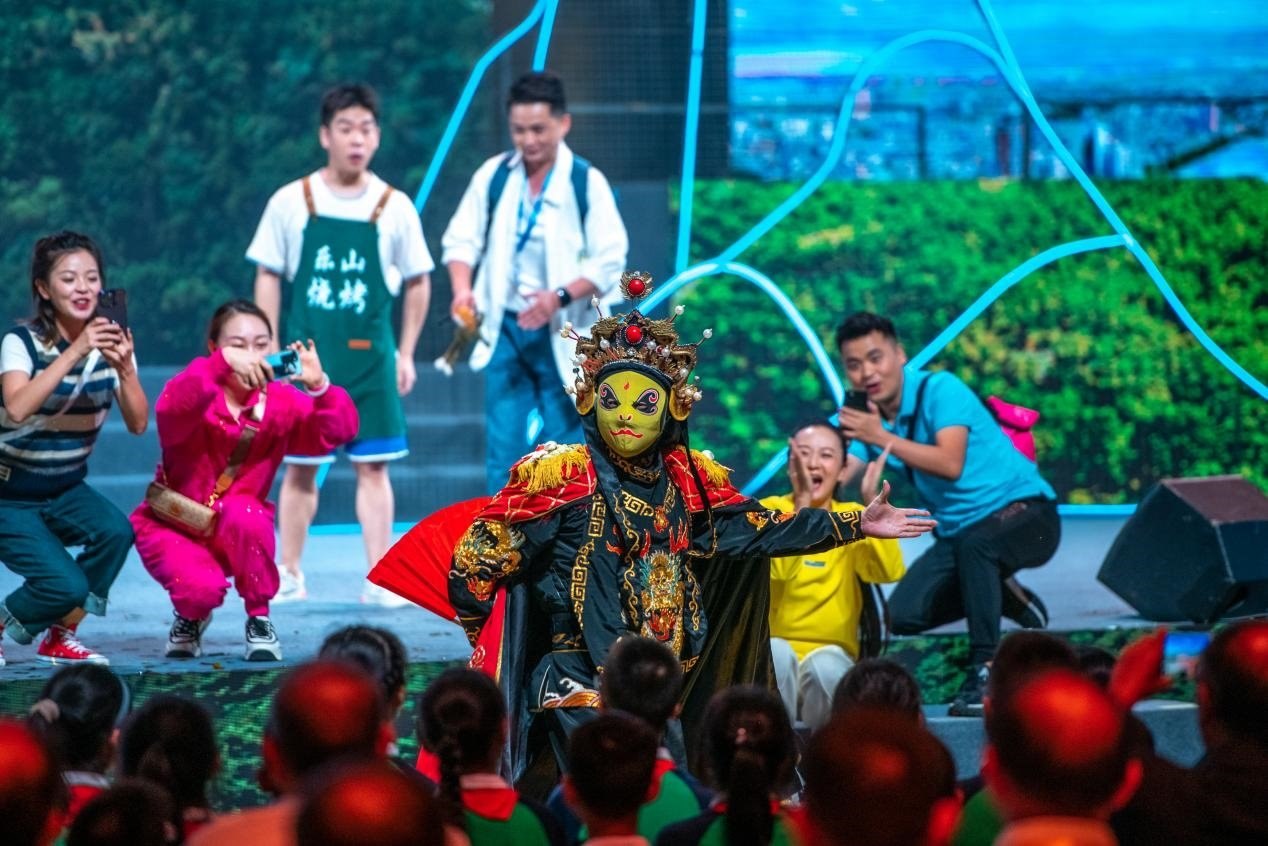 現(xiàn)場(chǎng)演出。樂(lè)山市委宣傳部供圖