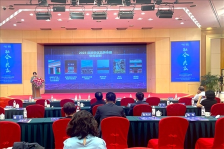 現(xiàn)場(chǎng)發(fā)布《2023旅游景區(qū)品牌傳播優(yōu)秀案例》。人民網(wǎng)記者 劉微攝