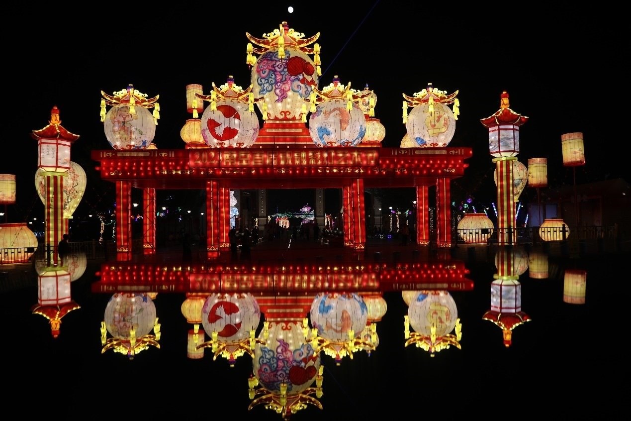 中秋國慶期間，南岳祝融文旅小鎮(zhèn)舉辦祝融花燈節(jié)。曹正平攝