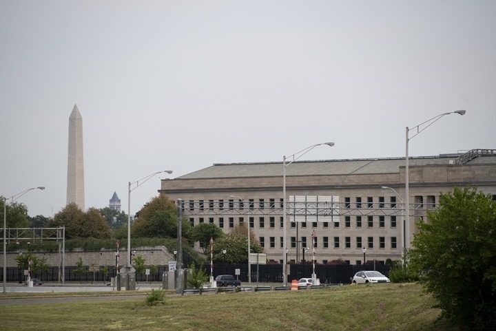 這是2021年8月3日在美國(guó)弗吉尼亞州阿靈頓拍攝的美國(guó)國(guó)防部所在地五角大樓。新華社記者劉杰攝