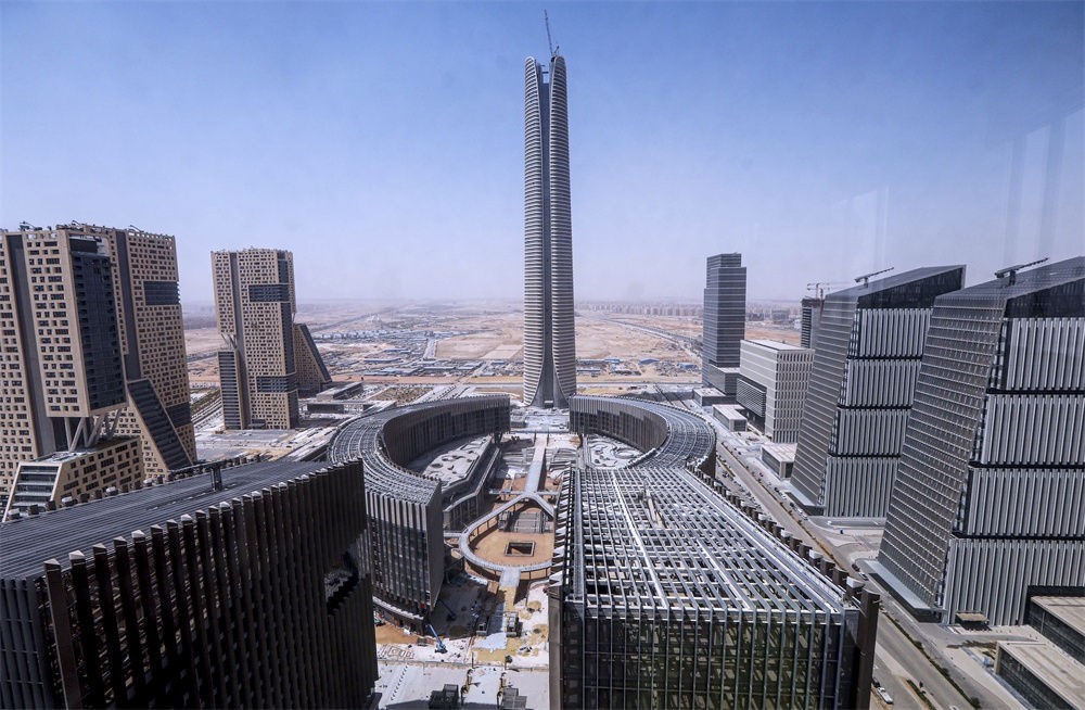 這是在埃及開羅以東拍攝的建設(shè)中的新行政首都中央商務(wù)區(qū)（9月11日攝）。新華社發(fā)（艾哈邁德·戈馬攝）