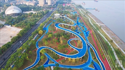 △俯瞰長江國家文化公園九江城區(qū)段。（總臺記者李海峰拍攝）