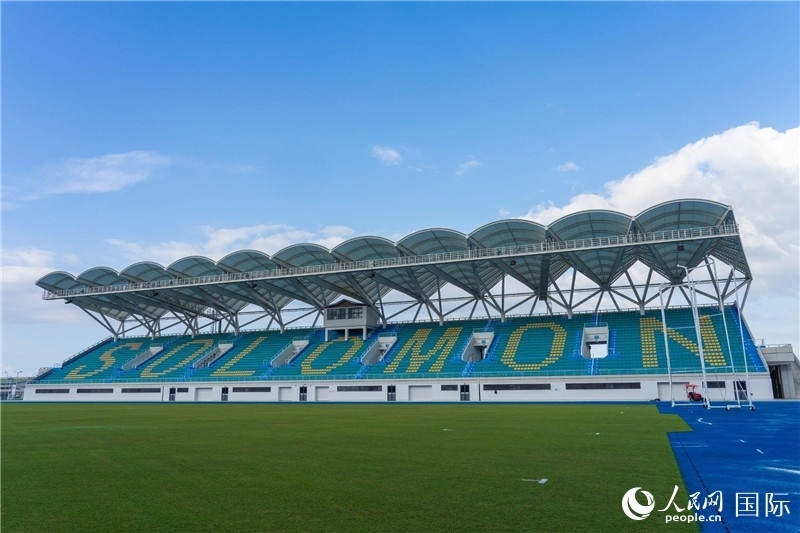 2023年9月12日，位于所羅門群島首都霍尼亞拉的由中土公司承建的中國援所羅門群島2023年太平洋運動會體育場館。人民網(wǎng) 賀吉攝