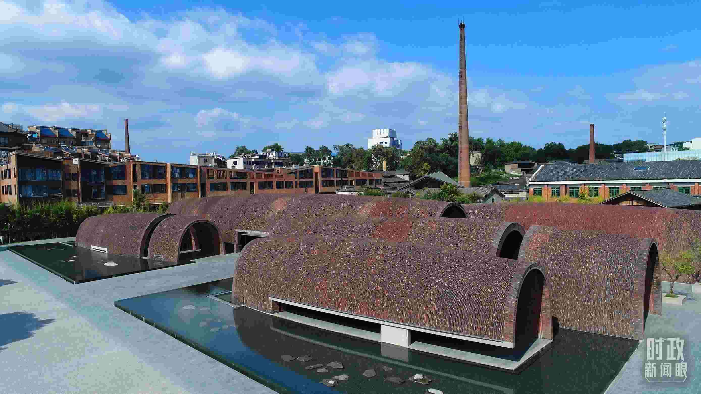 △街區(qū)內(nèi)的博物館，借鑒了景德鎮(zhèn)清代獨(dú)創(chuàng)的蛋形柴窯構(gòu)造特點(diǎn)。（總臺(tái)央視記者范凱拍攝）