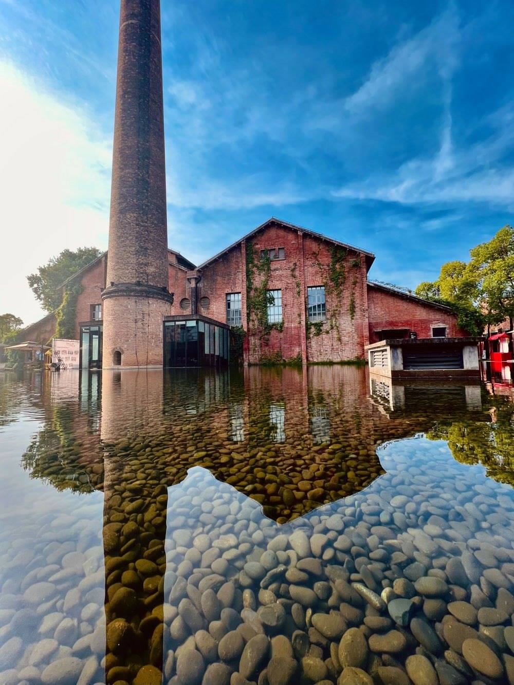 ↑景德鎮(zhèn)陶溪川文創(chuàng)街區(qū)一景（2023年5月15日攝）。