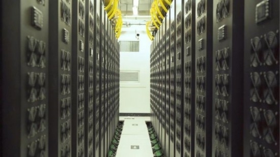貴安超算中心內(nèi)的機房。人民網(wǎng) 陽茜攝