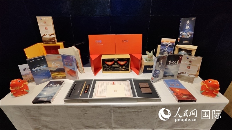 中央廣播電視總臺(tái)精品節(jié)目及文創(chuàng)產(chǎn)品展臺(tái)。人民網(wǎng) 蔣曉辰攝