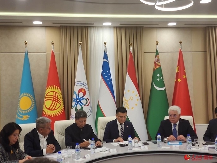 中國駐烏茲別克斯坦大使于駿致辭。人民網(wǎng)記者 李強攝