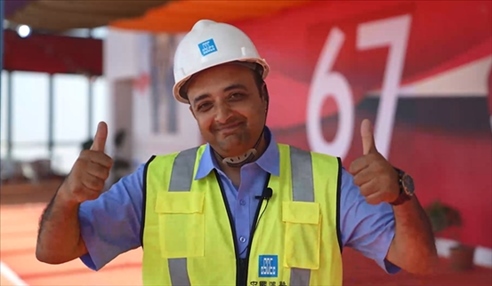 瓦利德·拉馬丹接受人民網(wǎng)記者采訪。嚴(yán)川吉雨攝