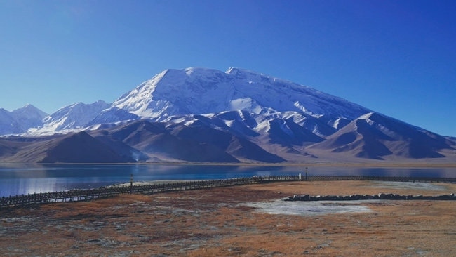 喀拉庫勒湖。中國鐵路烏魯木齊局集團(tuán)有限公司供圖