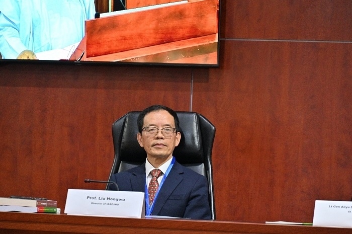 浙江師范大學(xué)非洲研究院院長(zhǎng)劉鴻武作會(huì)議總結(jié)。浙江師范大學(xué)非洲研究院供圖