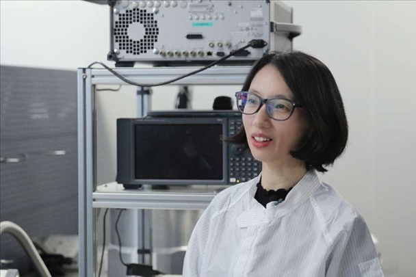 李婧在中國(guó)科學(xué)院紫金山天文臺(tái)毫米波和亞毫米波技術(shù)實(shí)驗(yàn)室。（受訪者供圖）