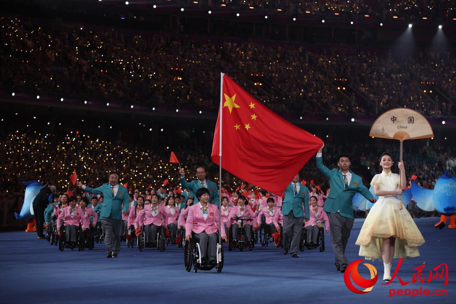 開幕式上，中國體育代表團入場。人民網(wǎng) 周靜圓攝