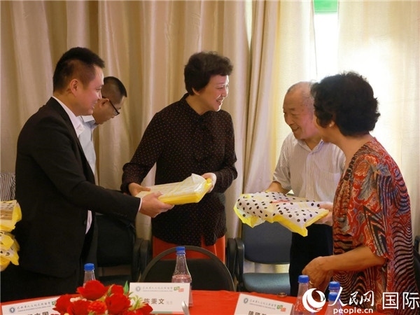 當(dāng)?shù)貢r間10月23日，國務(wù)院僑務(wù)辦公室主任陳旭在巴西華人文化交流協(xié)會會館出席里約僑界舉辦的重陽節(jié)敬老聯(lián)歡活動。人民網(wǎng)記者 陳海琪攝