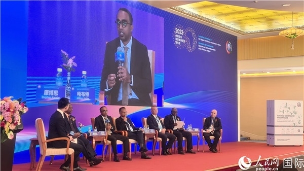 與會嘉賓展開座談。人民網(wǎng)記者 萬宇攝