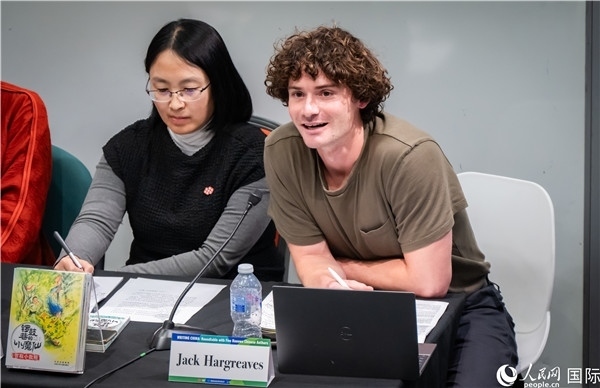 4、英國漢學(xué)家沈如風(fēng)對(duì)中國文學(xué)譯作的未來充滿期待。郭錦標(biāo)攝