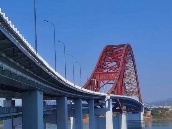 清水塘大橋側(cè)面。本報(bào)記者 常雯宜攝