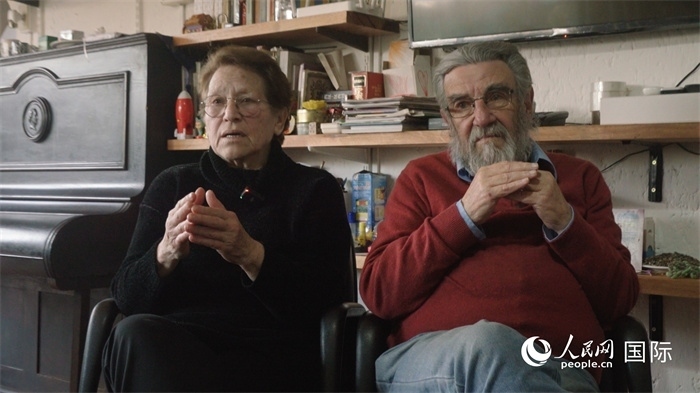 艾麗西亞·奧夫雷貢（左）和馬里奧·帕佐斯接受人民網(wǎng)專訪。人民網(wǎng)記者 張若涵攝