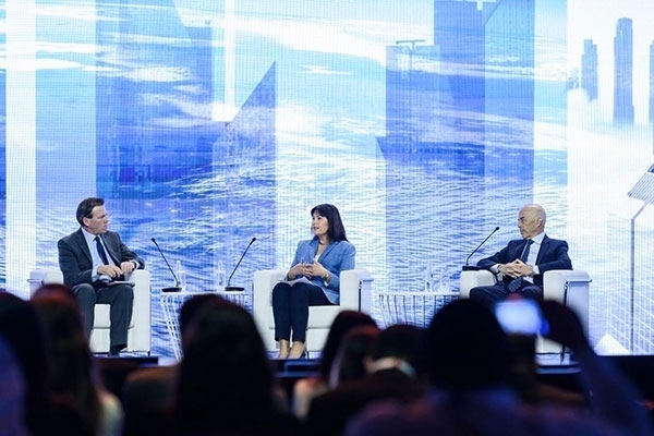 牛津大學(xué)研究全球化與發(fā)展問(wèn)題的教授伊恩·戈?duì)柖。ㄓ乙唬┍硎?，全球格局的變化是結(jié)構(gòu)性的，各國(guó)特別是西方國(guó)家必須順應(yīng)變化。迪拜商會(huì)供圖