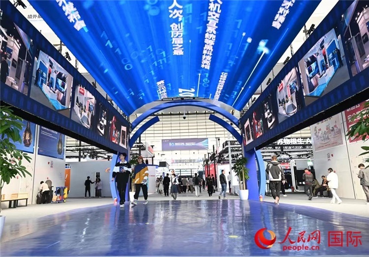 11月7日上午，2023年世界互聯(lián)網(wǎng)大會(huì)“互聯(lián)網(wǎng)之光”博覽會(huì)在浙江烏鎮(zhèn)開幕。人民網(wǎng)記者 葉賓得攝