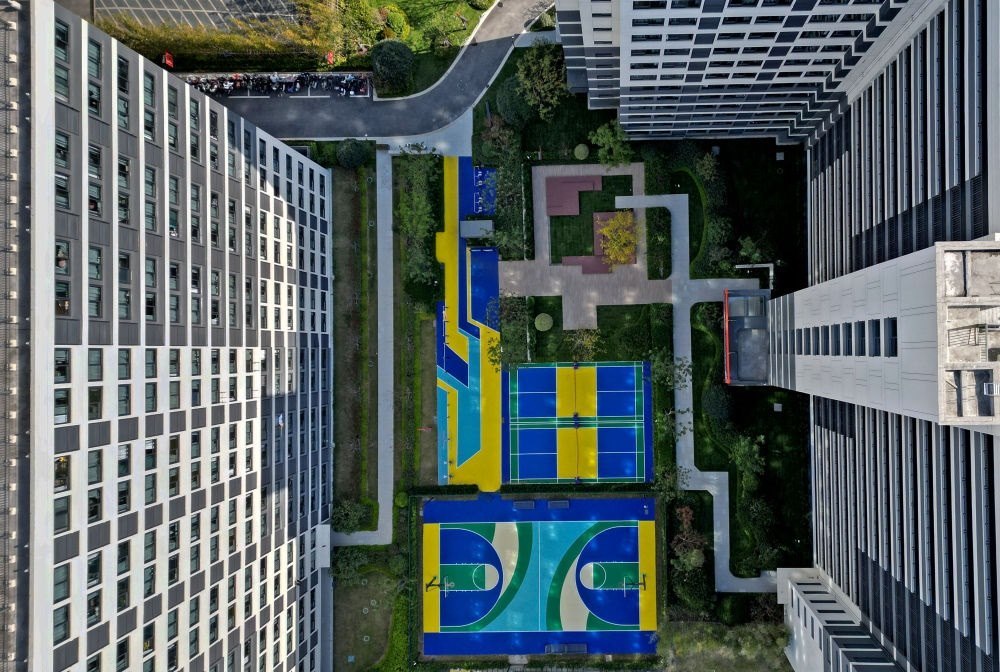 社區(qū)內(nèi)的運動場地設(shè)施（無人機照片）。