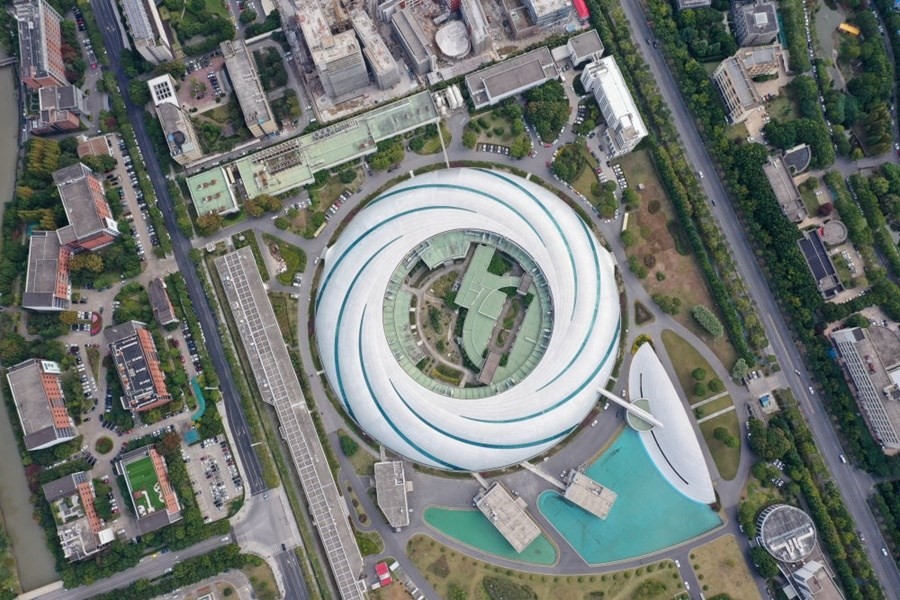 位于上海張江科學(xué)城的國家大科學(xué)裝置上海光源（2020年10月26日攝，無人機(jī)照片）。