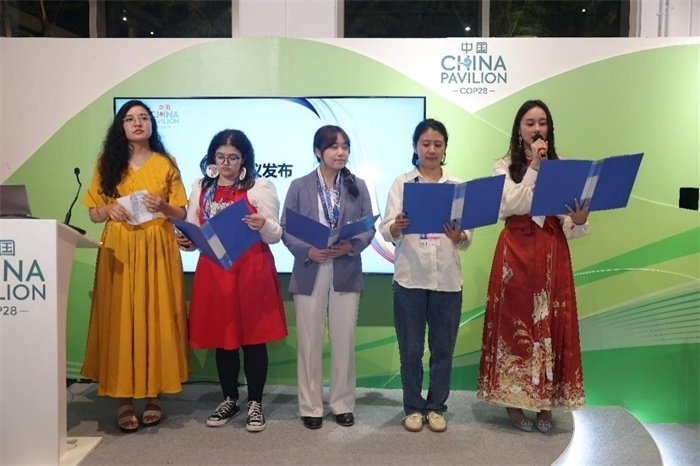 現(xiàn)場發(fā)布《“世界因你而美麗：應對氣候變化的女性領導力”性別倡議》，COP28中國角供圖