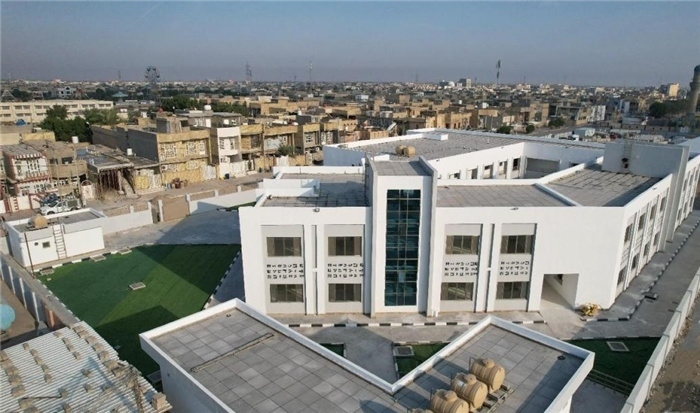 已經(jīng)完工的伊拉克瓦西特省第20號(hào)學(xué)校。該學(xué)校為合院式全功能建筑，包括教學(xué)樓，圖書室，實(shí)驗(yàn)室，保衛(wèi)室等。 趙沖攝