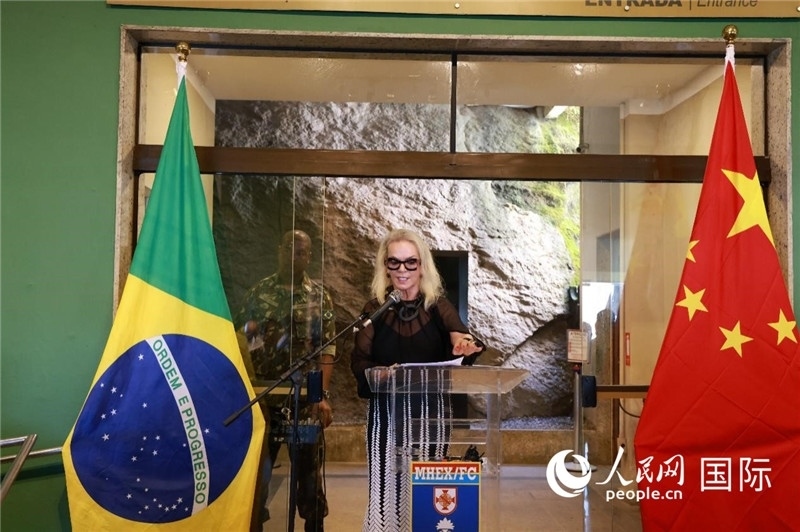 山河文化促進中心執(zhí)行總裁瑪西婭·梅爾基奧爾在攝影展開幕式上致辭。 人民網(wǎng)記者 陳海琪攝