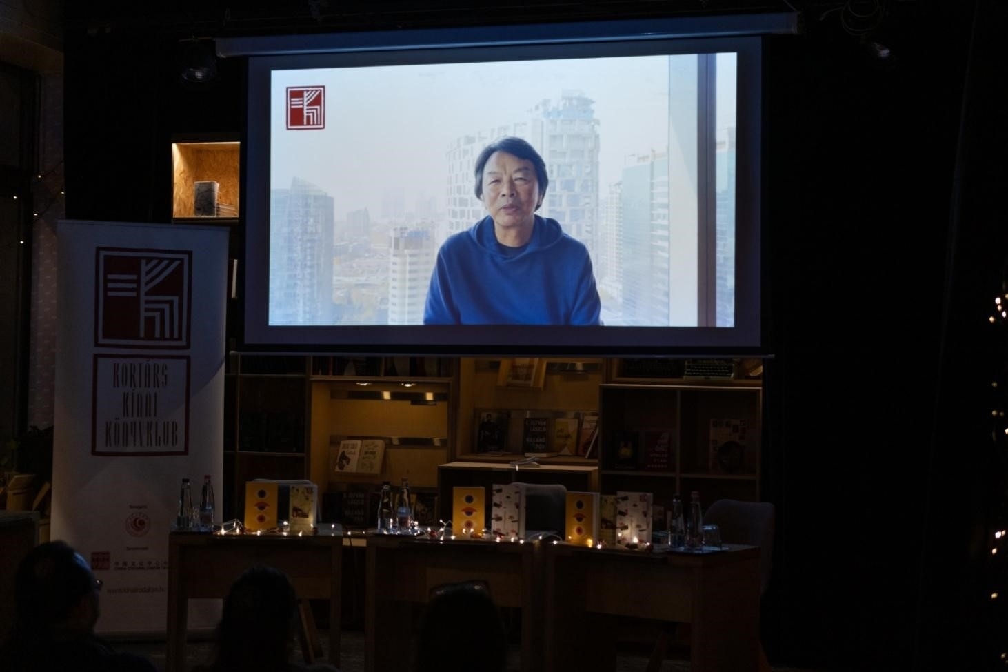 劉震云通過(guò)視頻介紹小說(shuō)。摩爾多瓦尼·巴爾納巴斯攝