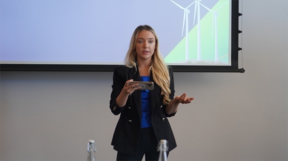 南非駐亞洲和金磚國家無任所大使蘇克拉爾代表吉娜·布朗發(fā)言。 人民網(wǎng) 張茜攝