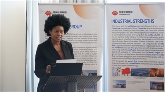 南非獨立傳媒集團代表諾爾萬德爾-恩齊扎發(fā)言。 人民網(wǎng) 張茜攝