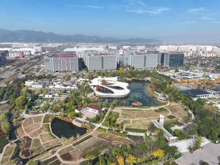 有機(jī)更新后的義烏城西街道橫塘村俯瞰圖。義烏城西街道供圖