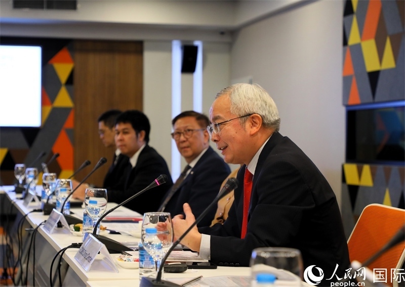 中國(guó)國(guó)際問(wèn)題研究院副院長(zhǎng)榮鷹致開(kāi)幕辭。人民網(wǎng)記者 白元琪攝