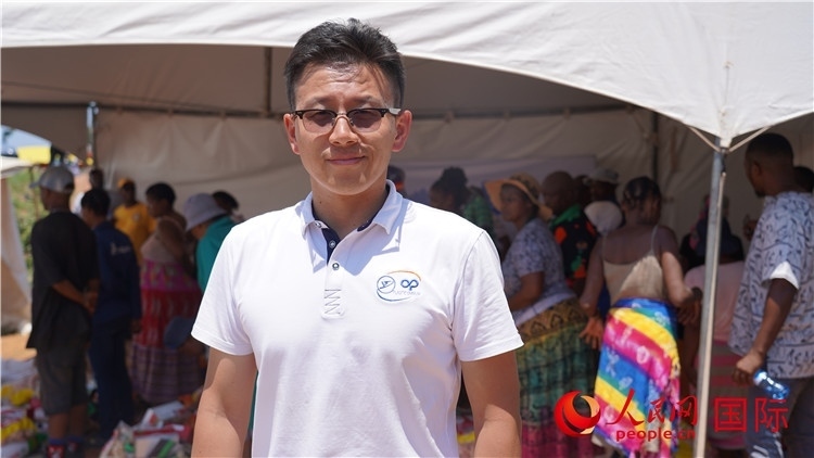 延鋒彼歐南非公司總經(jīng)理張鑫發(fā)言致辭。人民網(wǎng) 張茜攝