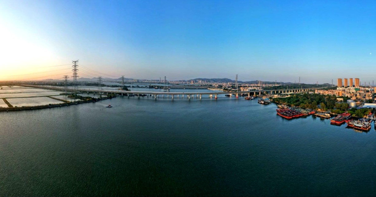 汕汕鐵路練特江大橋。國(guó)鐵集團(tuán)供圖