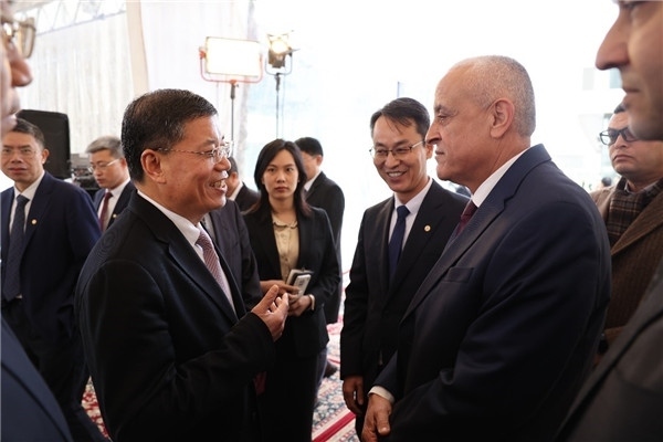 李永明同埃及住房部副部長(zhǎng)會(huì)談交流。主辦方供圖