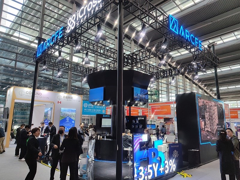 2023年12月16日，第十七屆深圳國際金融博覽會在深圳會展中心開幕，近300家金融機(jī)構(gòu)和企業(yè)攜手多款金融產(chǎn)品集中亮相。