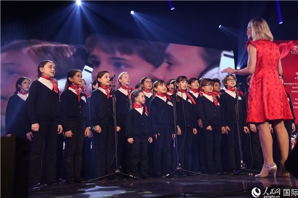 法國(guó)寶麗聲童聲合唱團(tuán)演唱《假如我去中國(guó)》。人民網(wǎng)記者 尚凱元攝