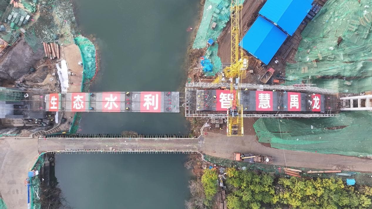 漳河灌區(qū)響水洞渡槽轉體合龍。受訪者供圖